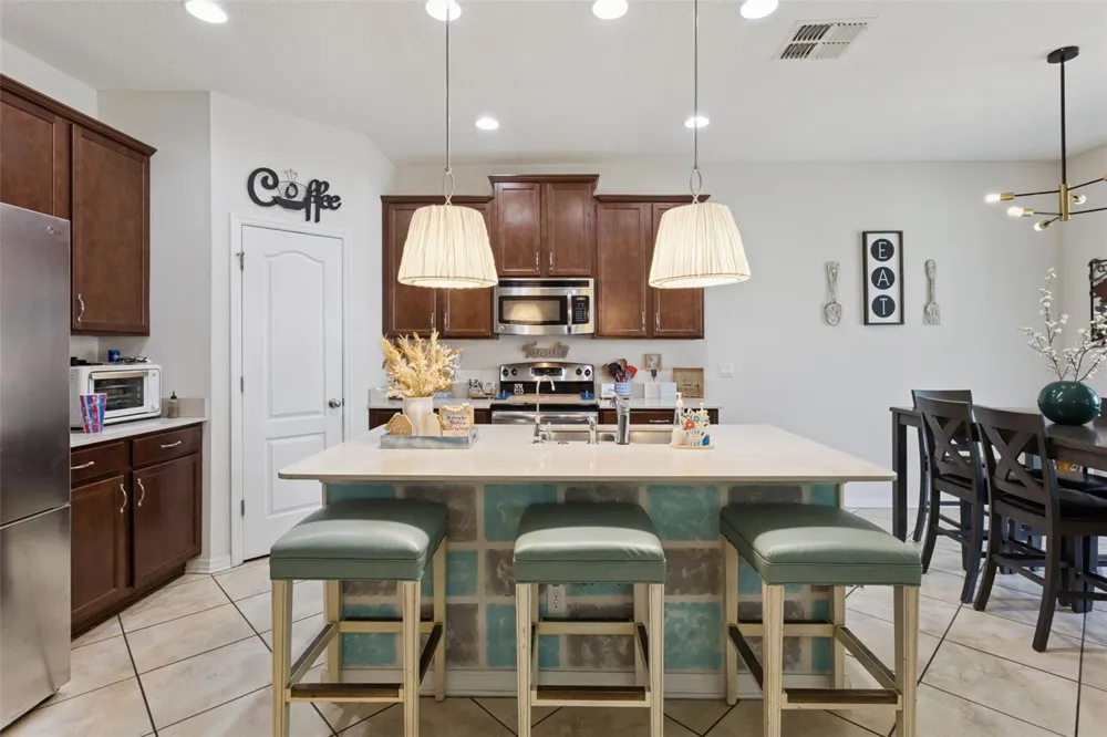 2514 PLUMADORE DRIVE Grand Island, FL 32735
