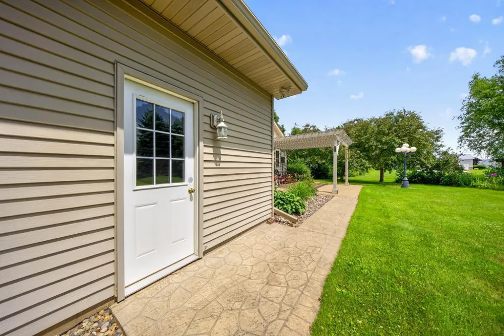 26 Garden Court Lake City, MN 55041