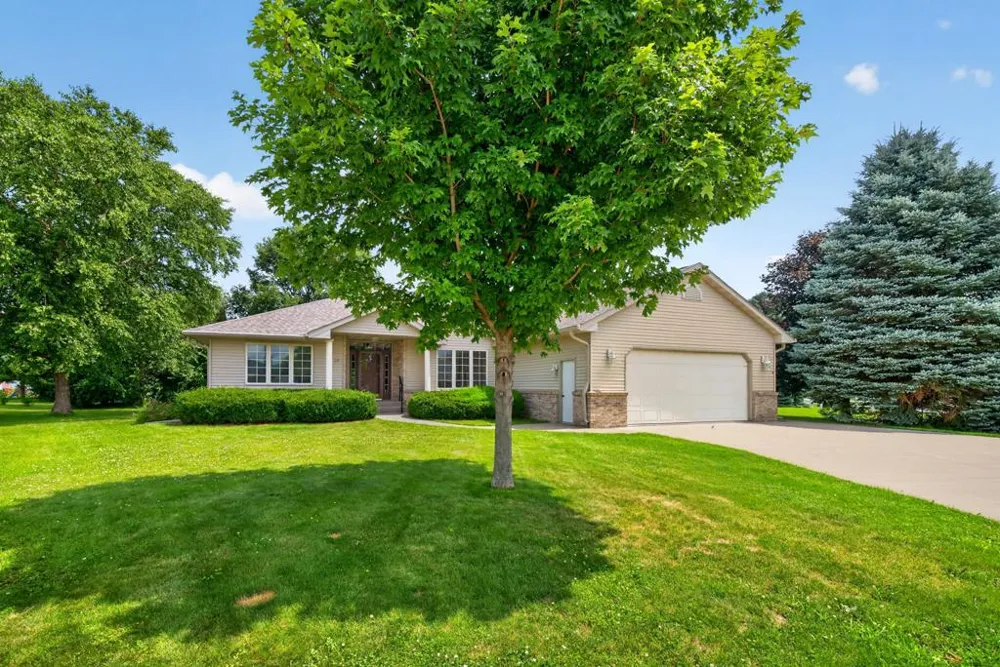 26 Garden Court Lake City, MN 55041