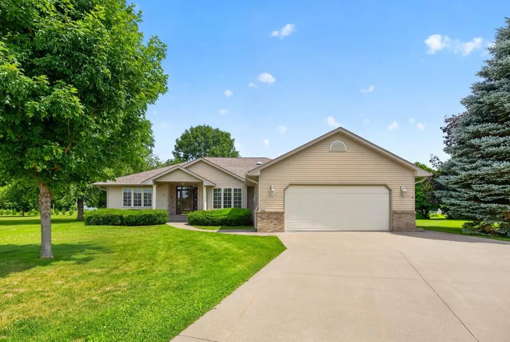 26 Garden Court Lake City, MN 55041