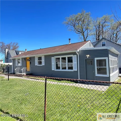 10 Lake Avenue