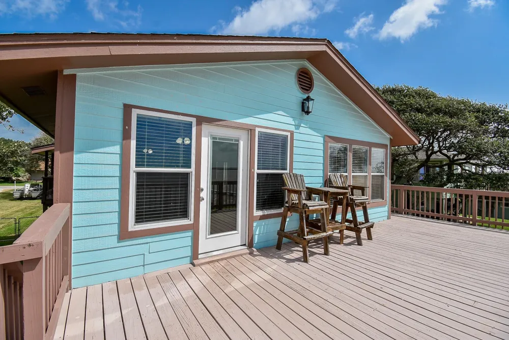 2116 W Bayshore Drive Palacios, TX 77465