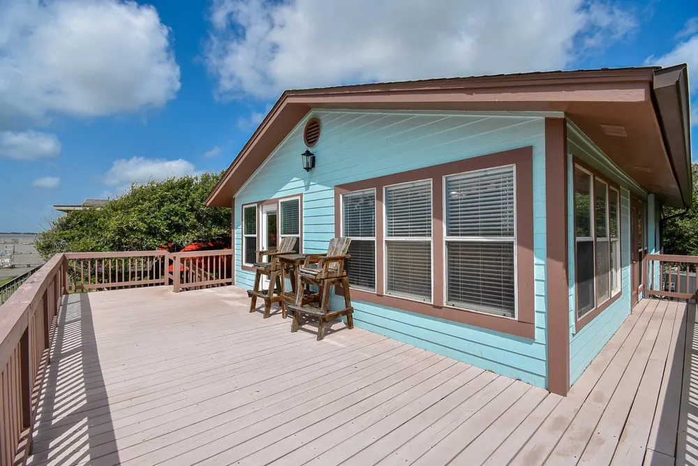 2116 W Bayshore Drive Palacios, TX 77465