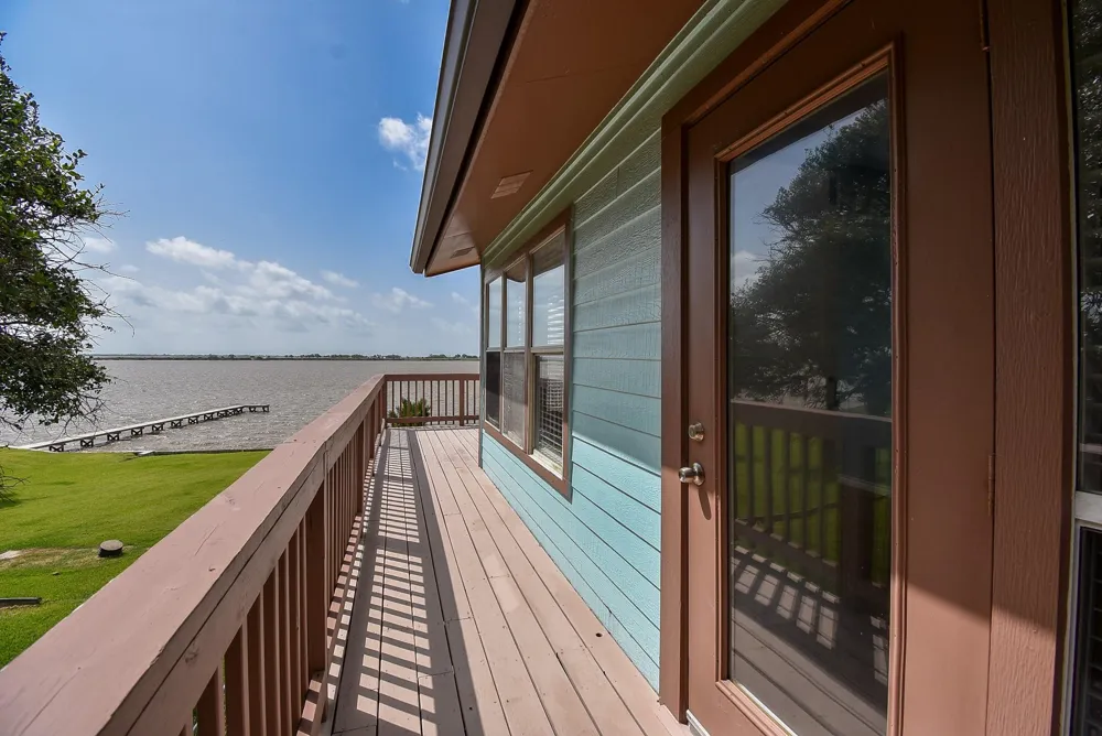 2116 W Bayshore Drive Palacios, TX 77465