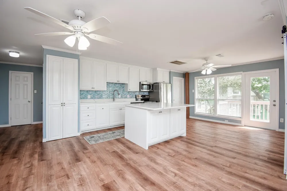 2116 W Bayshore Drive Palacios, TX 77465