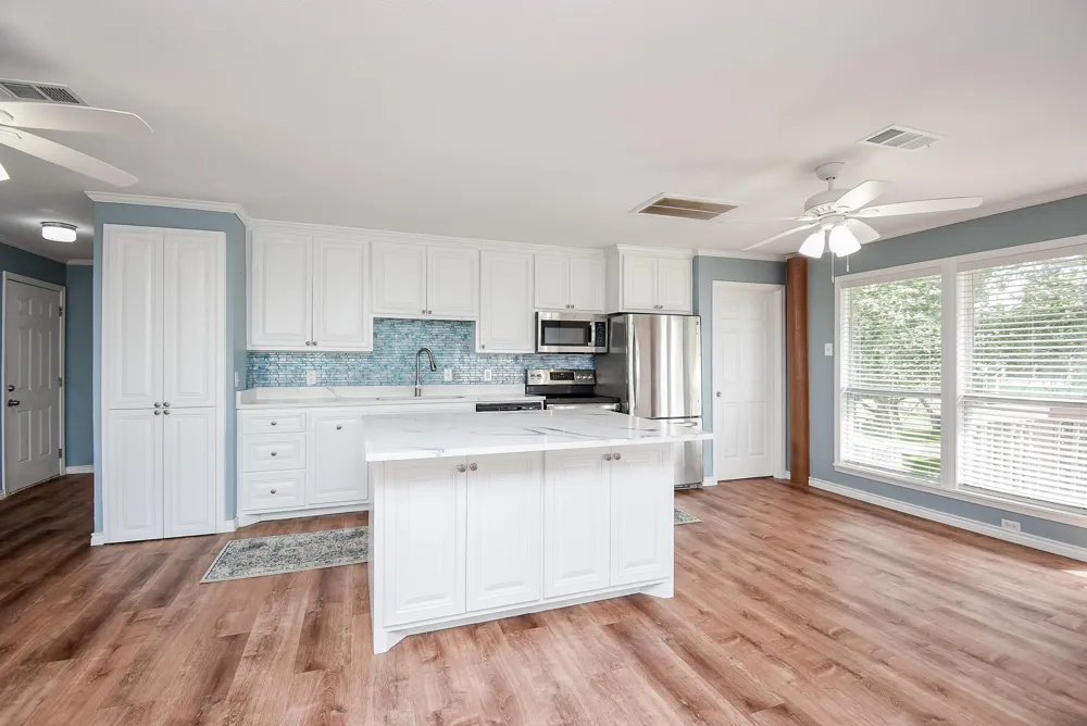 2116 W Bayshore Drive Palacios, TX 77465
