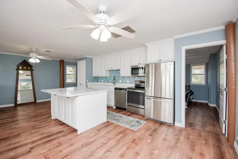 2116 W Bayshore Drive Palacios, TX 77465