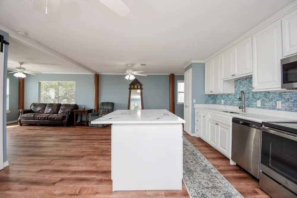 2116 W Bayshore Drive Palacios, TX 77465