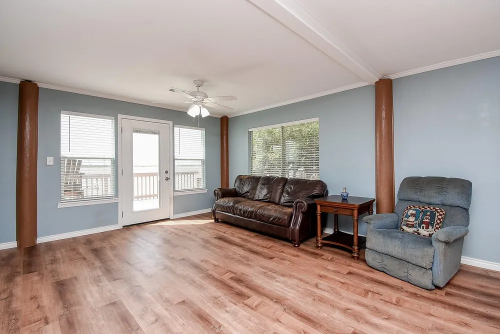 2116 W Bayshore Drive Palacios, TX 77465