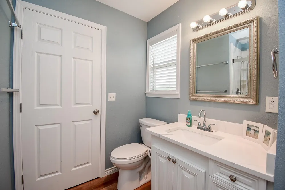2116 W Bayshore Drive Palacios, TX 77465