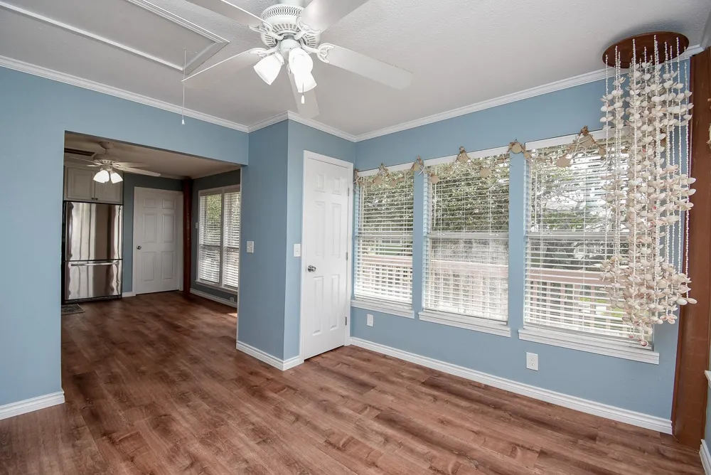 2116 W Bayshore Drive Palacios, TX 77465