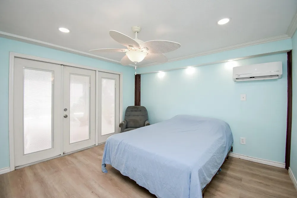 2116 W Bayshore Drive Palacios, TX 77465