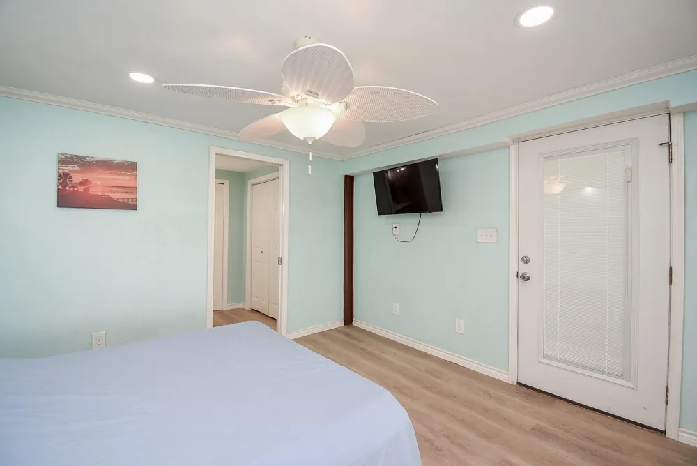 2116 W Bayshore Drive Palacios, TX 77465