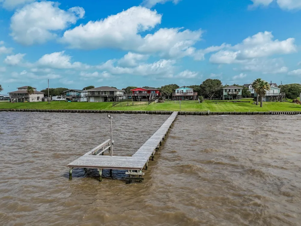 2116 W Bayshore Drive Palacios, TX 77465