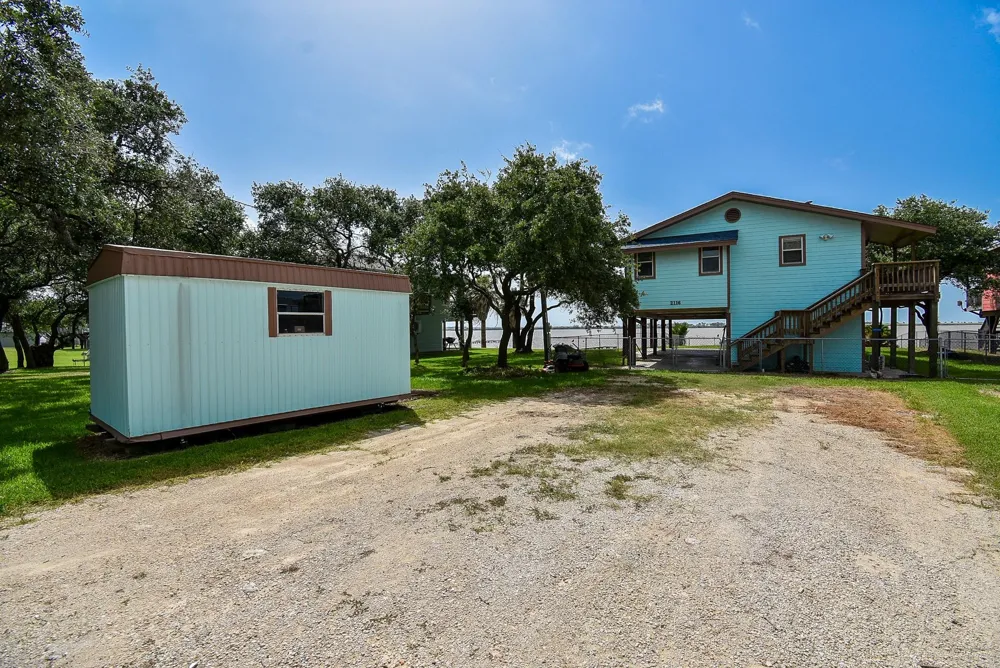 2116 W Bayshore Drive Palacios, TX 77465