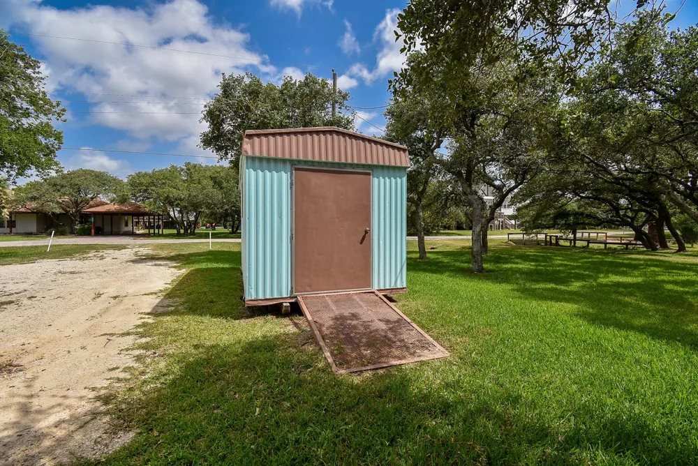 2116 W Bayshore Drive Palacios, TX 77465