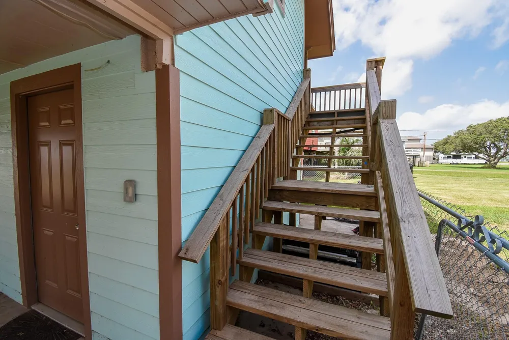 2116 W Bayshore Drive Palacios, TX 77465