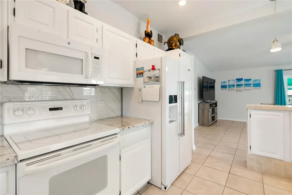 1210 Cactus St Key Largo, FL 33037