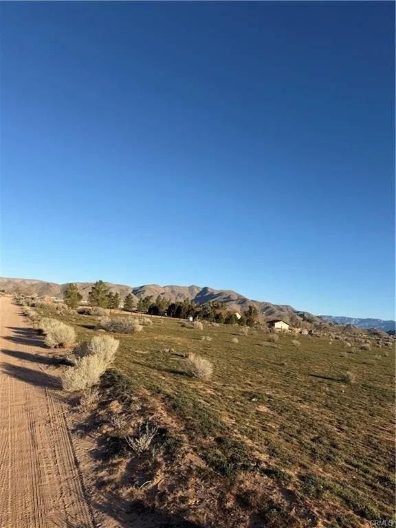 2 Little Teepee Road Apple Valley, CA 92307