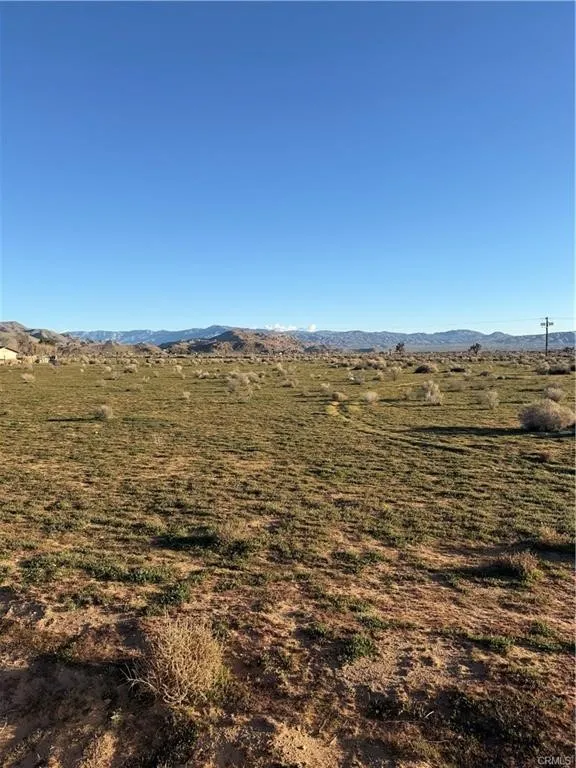 2 Little Teepee Road Apple Valley, CA 92307