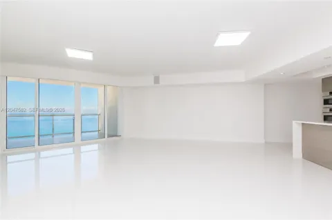 17201 Collins Ave #1807