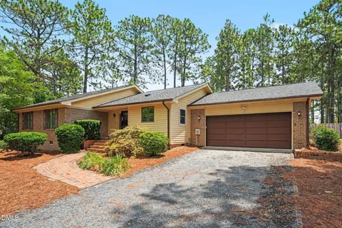 1555 Longleaf Drive E