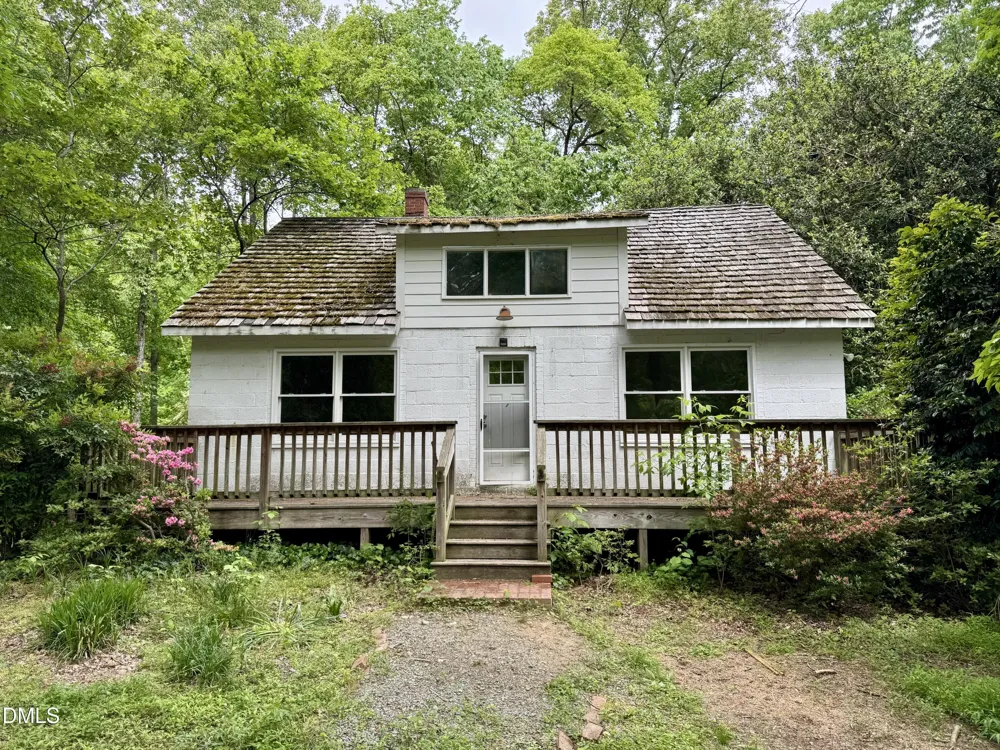 1025 Dairyland Road Chapel Hill, NC 27516