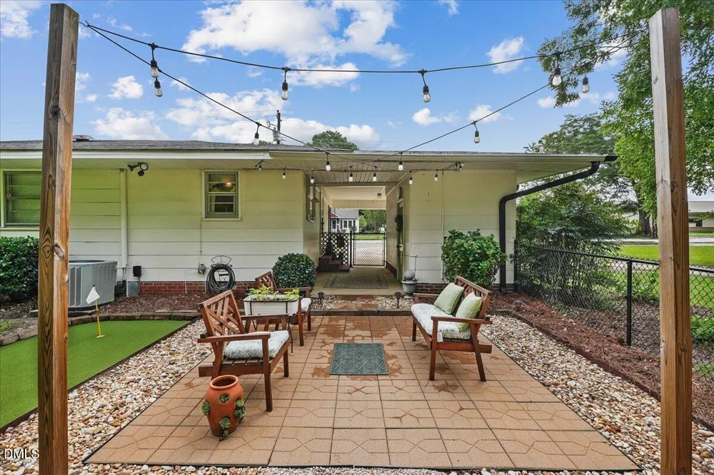 206 E Main Street Micro, NC 27555