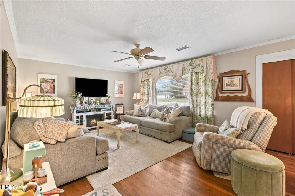 206 E Main Street Micro, NC 27555