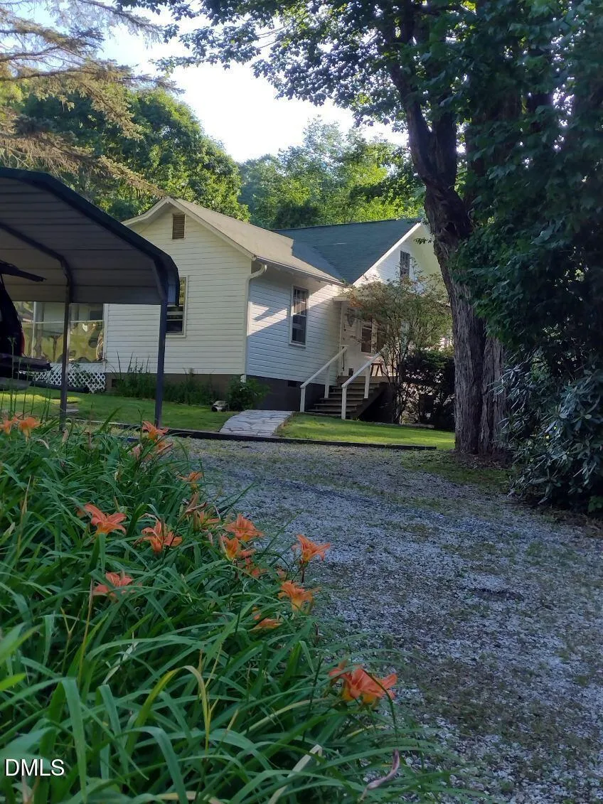 659 Chestnut Grove Road Spruce Pine, NC 28777