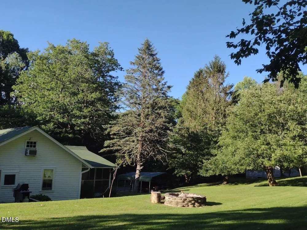 659 Chestnut Grove Road Spruce Pine, NC 28777