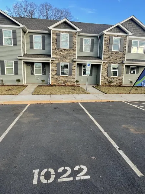 1022 Peony Lane