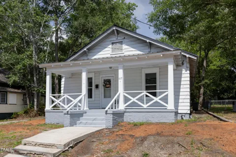 617 Pender Street