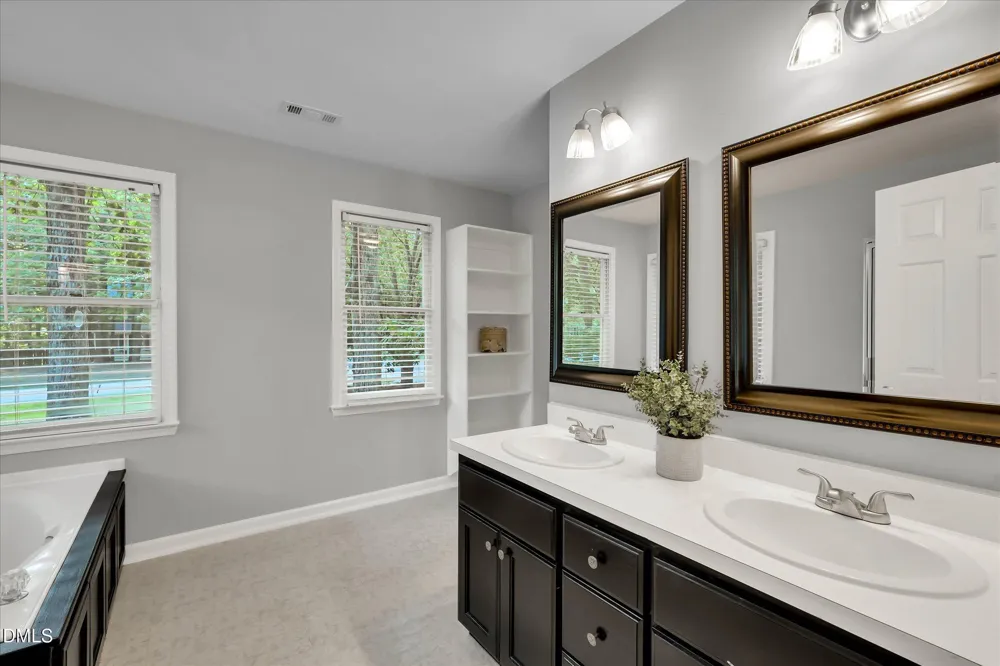 912 Stable Ridge Drive Holly Springs, NC 27540