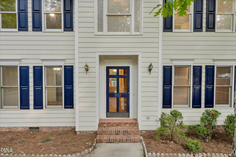 912 Stable Ridge Drive Holly Springs, NC 27540
