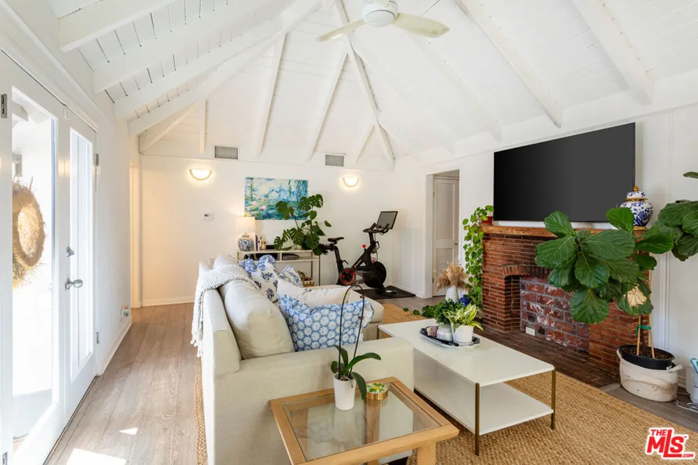 444 S ROXBURY DRIVE #B Beverly Hills, CA 90212