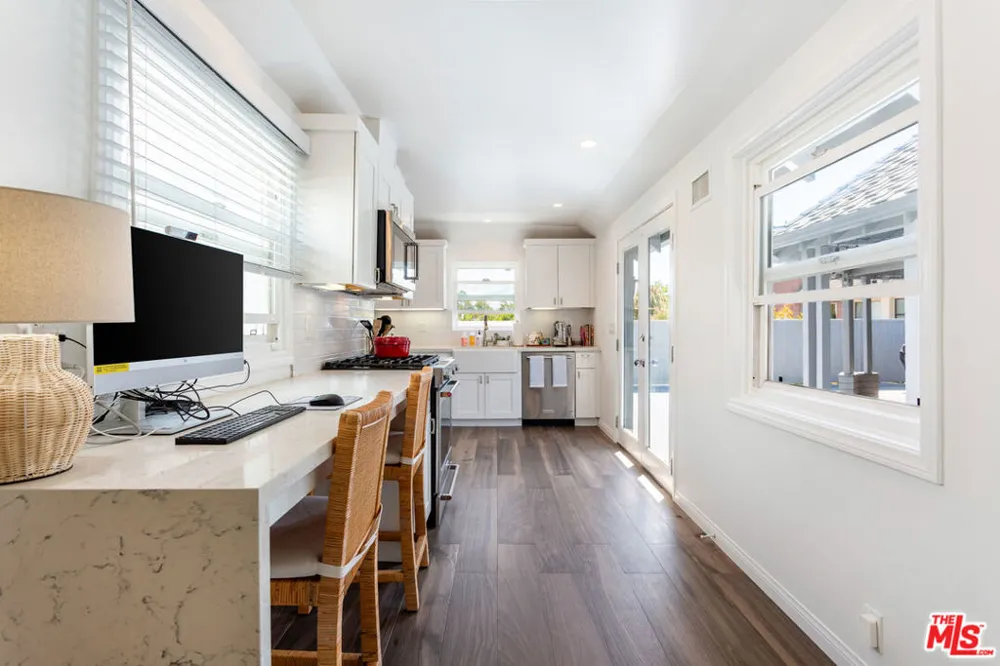 444 S ROXBURY DRIVE #B Beverly Hills, CA 90212