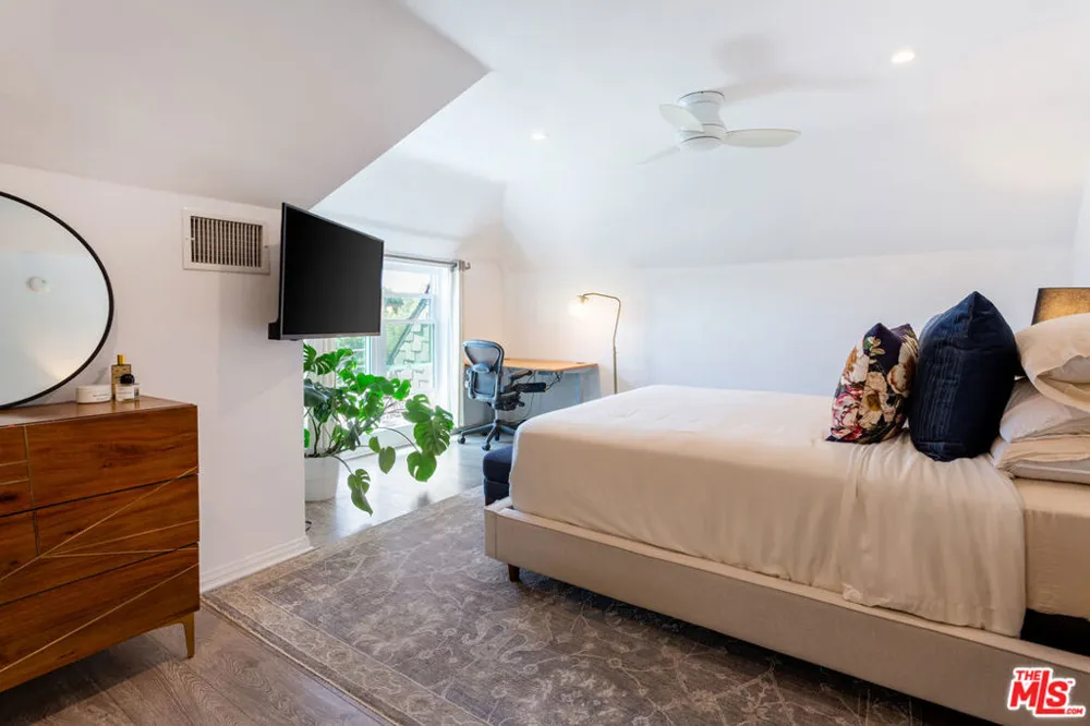 444 S ROXBURY DRIVE #B Beverly Hills, CA 90212