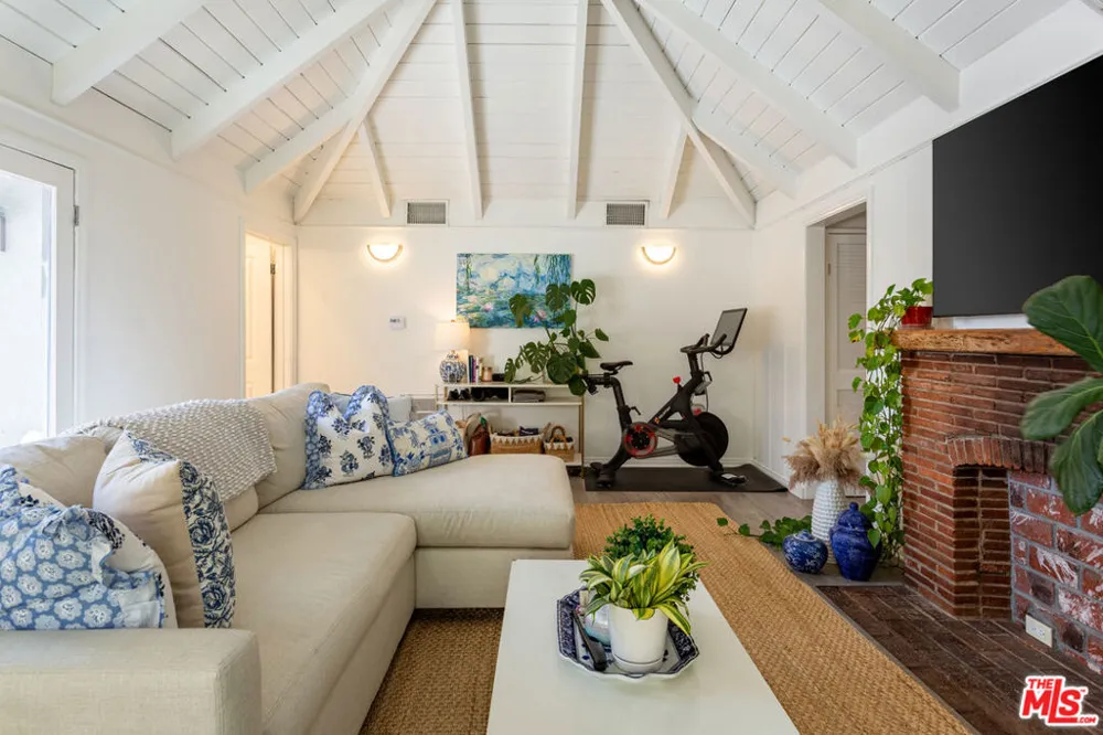 444 S ROXBURY DRIVE #B Beverly Hills, CA 90212