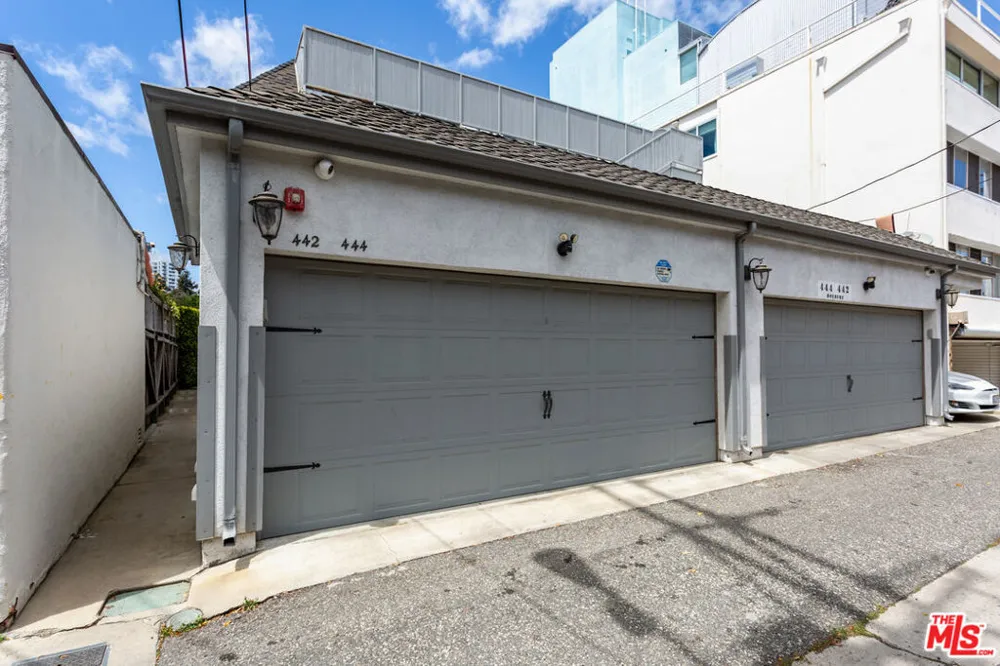 444 S ROXBURY DRIVE #B Beverly Hills, CA 90212