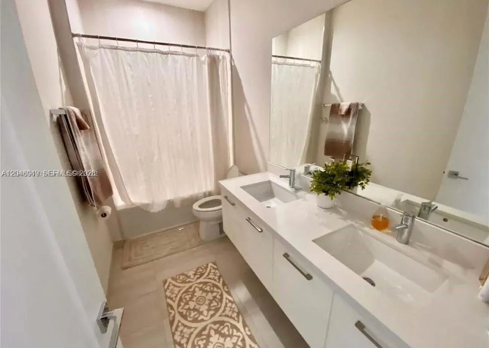 8256 NW 48th ter Doral, FL 33166