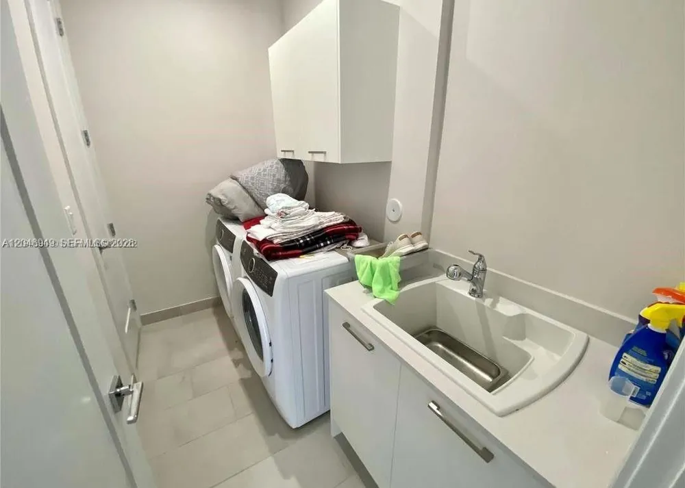 8256 NW 48th ter Doral, FL 33166