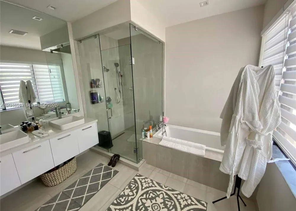 8256 NW 48th ter Doral, FL 33166