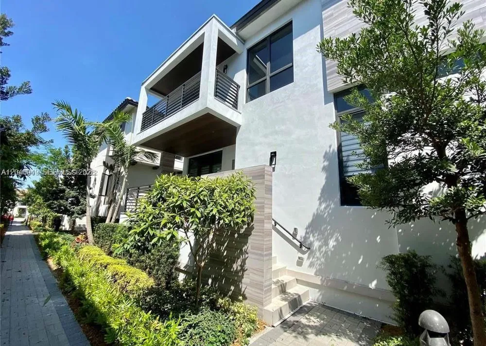 8256 NW 48th ter Doral, FL 33166