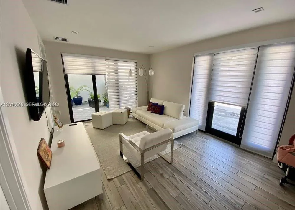 8256 NW 48th ter Doral, FL 33166