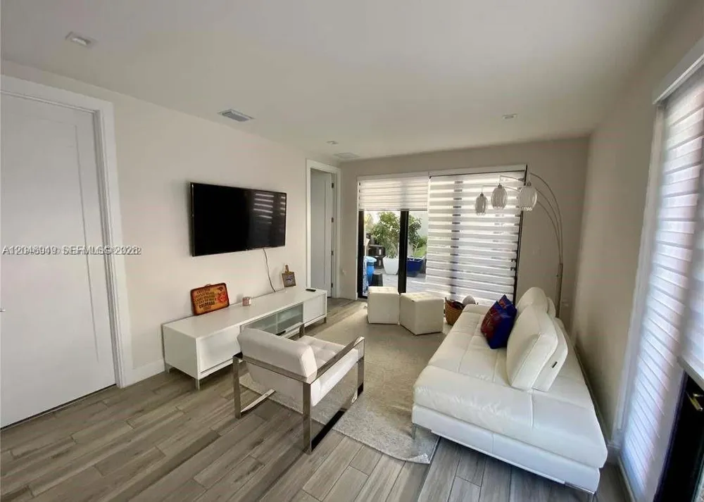 8256 NW 48th ter Doral, FL 33166