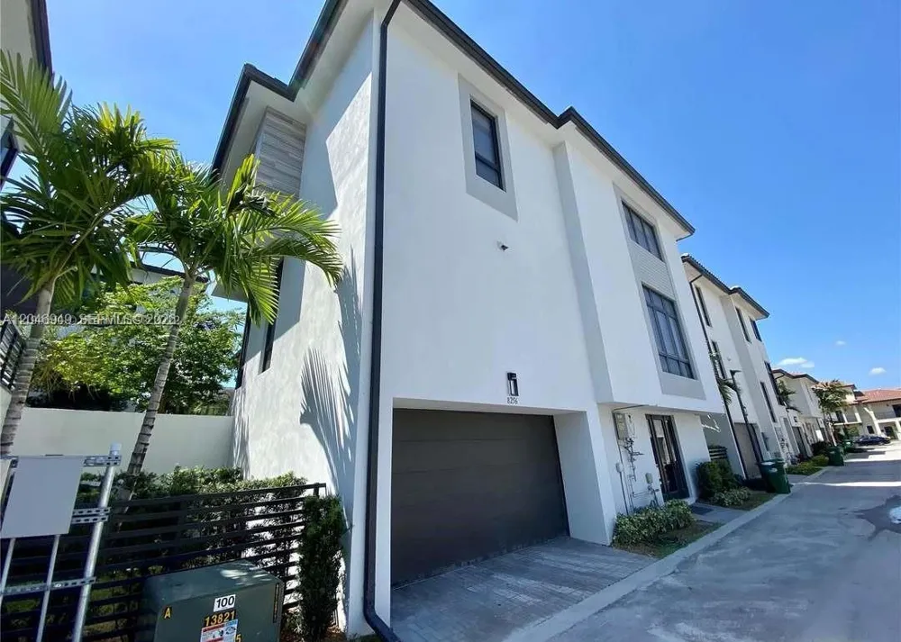 8256 NW 48th ter Doral, FL 33166