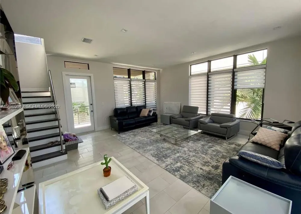 8256 NW 48th ter Doral, FL 33166