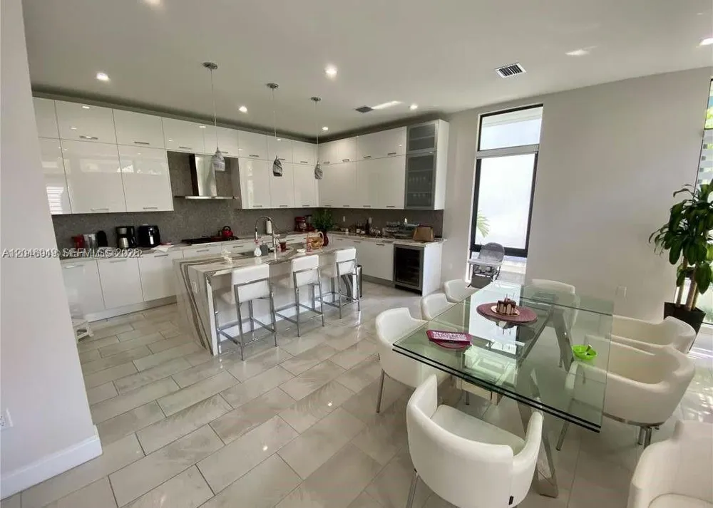 8256 NW 48th ter Doral, FL 33166