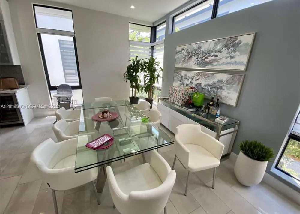 8256 NW 48th ter Doral, FL 33166